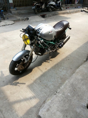 ขาย Ducati M900 อินวอย  รถสภาพตามรูปเลยคับ เก็บงานใหม่หมด  ทำสีใหม่ ฝาข้างชุบโครเมียม เครื่องชัวส์ๆคับ  บิดติดมือ ทอร์คจัดมาก โซ่สเตอเพิ่งเปลี่ยน ยางหน้า-หลัง ใช้ได้อีกนาน ได้ไปขี่หล่ออย่างเดียวคับ  เปิดราคา 115000 ต่อรองได้คับ สนใจจริงโทรมา 0903120561