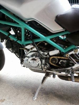 ขาย Ducati M900 อินวอย  รถสภาพตามรูปเลยคับ เก็บงานใหม่หมด  ทำสีใหม่ ฝาข้างชุบโครเมียม เครื่องชัวส์ๆคับ  บิดติดมือ ทอร์คจัดมาก โซ่สเตอเพิ่งเปลี่ยน ยางหน้า-หลัง ใช้ได้อีกนาน ได้ไปขี่หล่ออย่างเดียวคับ  เปิดราคา 115000 ต่อรองได้คับ สนใจจริงโทรมา 0903120561