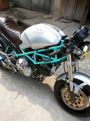 ขาย Ducati M900 อินวอย  รถสภาพตามรูปเลยคับ เก็บงานใหม่หมด  ทำสีใหม่ ฝาข้างชุบโครเมียม เครื่องชัวส์ๆคับ  บิดติดมือ ทอร์คจัดมาก โซ่สเตอเพิ่งเปลี่ยน ยางหน้า-หลัง ใช้ได้อีกนาน ได้ไปขี่หล่ออย่างเดียวคับ  เปิดราคา 115000 ต่อรองได้คับ สนใจจริงโทรมา 0903120561