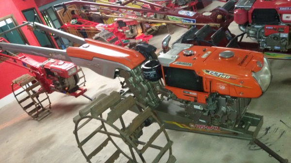 ขายเครื่องอาที 140 พร้อมหางสยามพรัส ราคา62500บาท  จะชื่อแต่เครื่องก็ได้ราคาอาที140ราคา36000 ชื่อแต่โครงสยามพรัสก็ได้  ราคา26000บาทราคานี้ยังต่อรองได้นะครับรถอยู่วังบัวคลองขลุง กำแพงเพชร โทร0813655997อำพร พาเจริญ