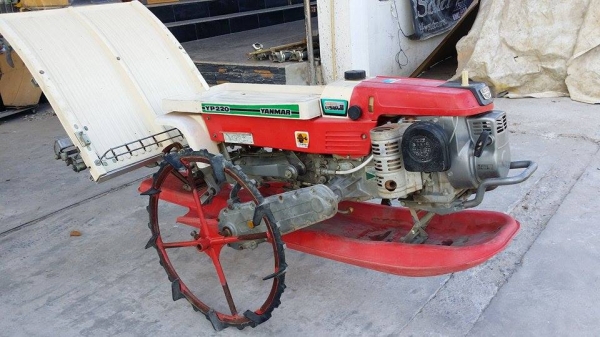 รถดำนา YANMAR รุ่น YP220 เก่าญี่ปุ่น  ดำนา 2 แถว  ขนาดกระทัดรัด สภาพสวย เครื่องยนต์ติดง่าย สภาพพร้อมใช้งาน