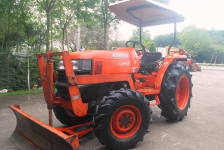 ขายรถไถ Kubota L 3408 (4WD) พร้อมมีดดันหน้า และผานพรวนช้าง สีเดิม รถพร้อมใช้งานครับ
