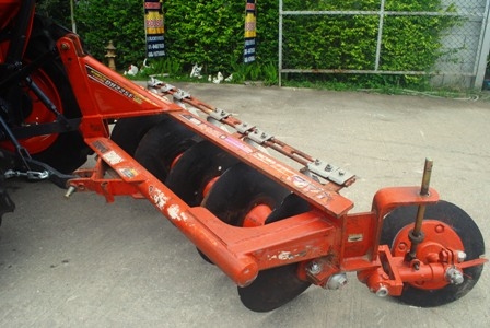 ขายรถไถ Kubota L 3408 (4WD) พร้อมมีดดันหน้า และผานพรวนช้าง สีเดิม รถพร้อมใช้งานครับ
