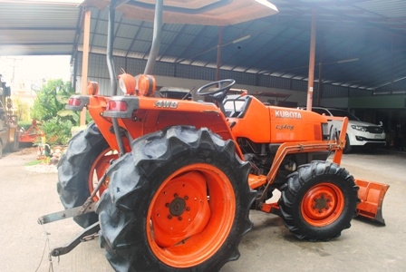 ขายรถไถ Kubota L 3408 (4WD) พร้อมมีดดันหน้า และผานพรวนช้าง สีเดิม รถพร้อมใช้งานครับ