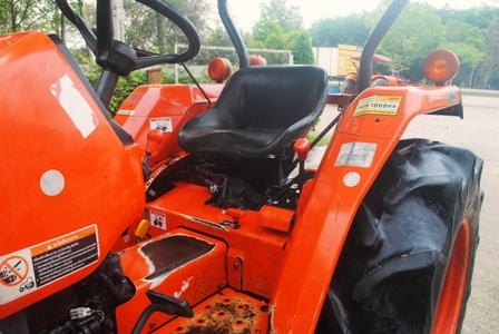 ขายรถไถ Kubota L 3408 (4WD) พร้อมมีดดันหน้า และผานพรวนช้าง สีเดิม รถพร้อมใช้งานครับ