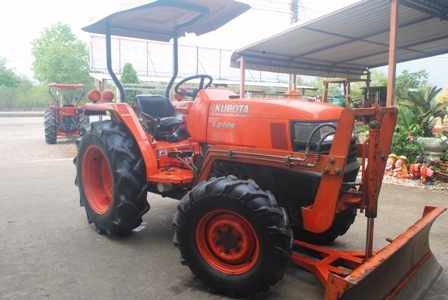 ขายรถไถ Kubota L 3408 (4WD) พร้อมมีดดันหน้า และผานพรวนช้าง สีเดิม รถพร้อมใช้งานครับ ขายรถไถ Kubota L 3408 (4WD) พร้อมมีดดันหน้า และผานพรวนช้าง สีเดิม รถพร้อมใช้งานครับ