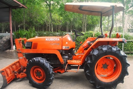 ขายรถไถ Kubota L 3408 (4WD) พร้อมมีดดันหน้า และผานพรวนช้าง สีเดิม รถพร้อมใช้งานครับ ขายรถไถ Kubota L 3408 (4WD) พร้อมมีดดันหน้า และผานพรวนช้าง สีเดิม รถพร้อมใช้งานครับ
