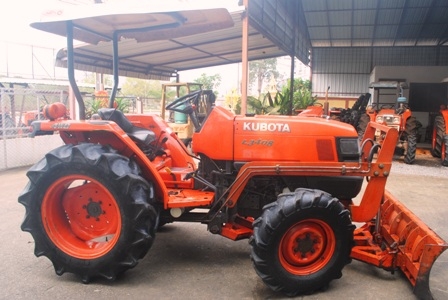 ขายรถไถ Kubota L 3408 (4WD) พร้อมมีดดันหน้า และผานพรวนช้าง สีเดิม รถพร้อมใช้งานครับ
