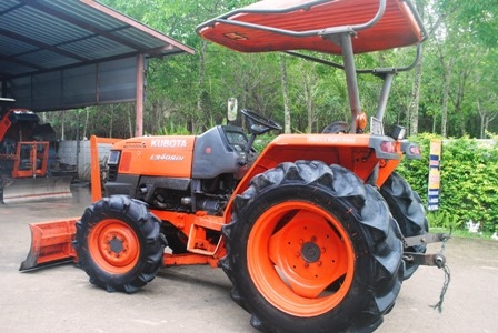 ขายรถไถ Kubota L 3408 DI (4WD) พร้อมมีดดันหน้า และผานพรวนช้าง สีเดิม รถพร้อมใช้งานครับ