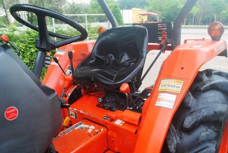 ขายรถไถ Kubota L 3408 DI (4WD) พร้อมมีดดันหน้า และผานพรวนช้าง สีเดิม รถพร้อมใช้งานครับ ขายรถไถ Kubota L 3408 DI (4WD) พร้อมมีดดันหน้า และผานพรวนช้าง สีเดิม รถพร้อมใช้งานครับ