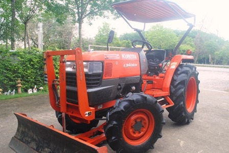 ขายรถไถ Kubota L 3408 DI (4WD) พร้อมมีดดันหน้า และผานพรวนช้าง สีเดิม รถพร้อมใช้งานครับ