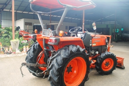 ขายรถไถ Kubota L 3408 DI (4WD) พร้อมมีดดันหน้า และผานพรวนช้าง สีเดิม รถพร้อมใช้งานครับ