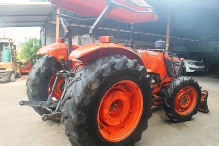 ขายรถไถ Kubota M7040 (4WD) พร้อมดันหน้าช้าง รถบ้าน เดิมๆ พร้อมใช้งานครับ