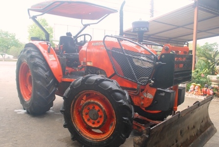 ขายรถไถ Kubota M7040 (4WD) พร้อมดันหน้าช้าง รถบ้าน เดิมๆ พร้อมใช้งานครับ