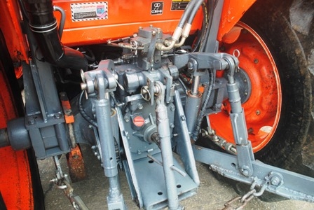 ขายรถไถ Kubota M7040 (4WD) พร้อมดันหน้าช้าง รถบ้าน เดิมๆ พร้อมใช้งานครับ