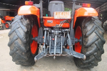 ขายรถไถ Kubota M7040 (4WD) พร้อมดันหน้าช้าง รถบ้าน เดิมๆ พร้อมใช้งานครับ
