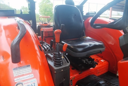 ขายรถไถ Kubota M7040 (4WD) พร้อมดันหน้าช้าง รถบ้าน เดิมๆ พร้อมใช้งานครับ