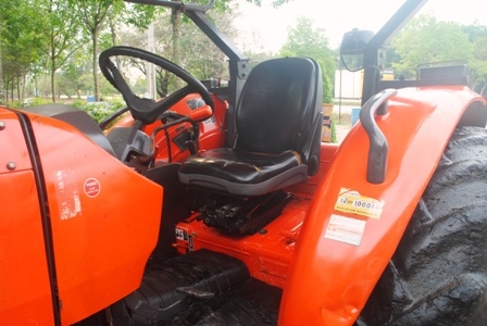 ขายรถไถ Kubota M7040 (4WD) พร้อมดันหน้าช้าง รถบ้าน เดิมๆ พร้อมใช้งานครับ ขายรถไถ Kubota M7040 (4WD) พร้อมดันหน้าช้าง รถบ้าน เดิมๆ พร้อมใช้งานครับ