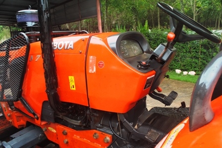 ขายรถไถ Kubota M7040 (4WD) พร้อมดันหน้าช้าง รถบ้าน เดิมๆ พร้อมใช้งานครับ ขายรถไถ Kubota M7040 (4WD) พร้อมดันหน้าช้าง รถบ้าน เดิมๆ พร้อมใช้งานครับ