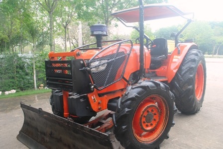 ขายรถไถ Kubota M7040 (4WD) พร้อมดันหน้าช้าง รถบ้าน เดิมๆ พร้อมใช้งานครับ