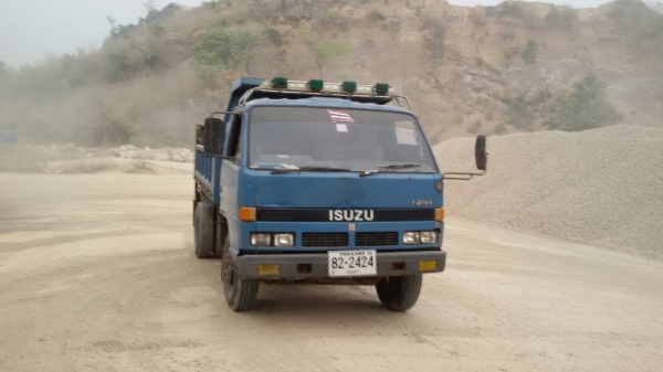 หกล้อ อีซูซุ NPR115ดั้มสามมิตร5คิวปี37 เกียร์ร็อคกี้ power สภาพพร้อมใช้งาน ทะเบียนพร้อมโอน