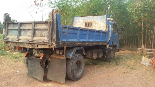 หกล้อ อีซูซุ NPR115ดั้มสามมิตร5คิวปี37 เกียร์ร็อคกี้ power สภาพพร้อมใช้งาน ทะเบียนพร้อมโอน