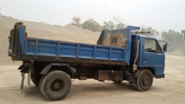 หกล้อ อีซูซุ NPR115ดั้มสามมิตร5คิวปี37 เกียร์ร็อคกี้ power สภาพพร้อมใช้งาน ทะเบียนพร้อมโอน