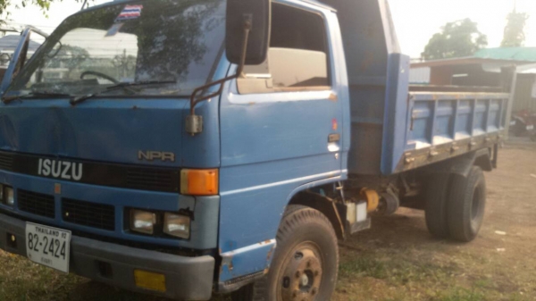 หกล้อ อีซูซุ NPR115ดั้มสามมิตร5คิวปี37 เกียร์ร็อคกี้ power สภาพพร้อมใช้งาน ทะเบียนพร้อมโอน