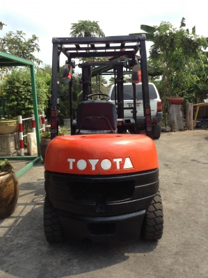 +++ ขายโฟล์คลิฟท์  TOYOTA 6FD25  ขนาด 2.5  ตัน  เครื่องยนต์ดีเซล  เสา 3 เมตร  เกียร์ออโตเมติค  งา 1,070  มม.  ยางตันครับ