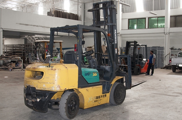 ขายรถโฟล์คลิฟท์ KOMATSU รุ่น FG35NT-7 ราคา 345,000 บาท นำเข้าจากประเทศญี่ปุ่น 100\% ไม่เคยใช้งานในประเทศไทย