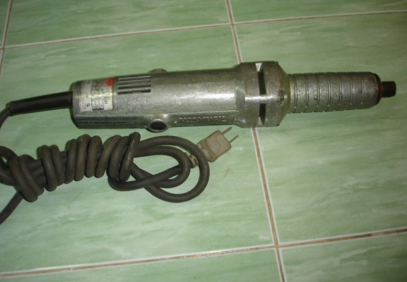 ขายเครื่องเจียรไฟฟ้าแบบคอยาว ยี่ห้อ makita รุ่น 906H 1/4" 320 วัตต์