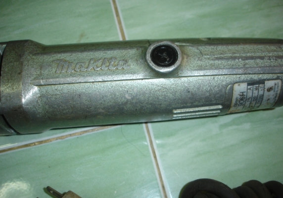 ขายเครื่องเจียรไฟฟ้าแบบคอยาว ยี่ห้อ makita รุ่น 906H 1/4" 320 วัตต์