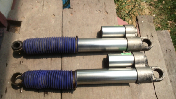 ขายโช๊คหลังแก๊สกระบอกแยกแกน16มม.