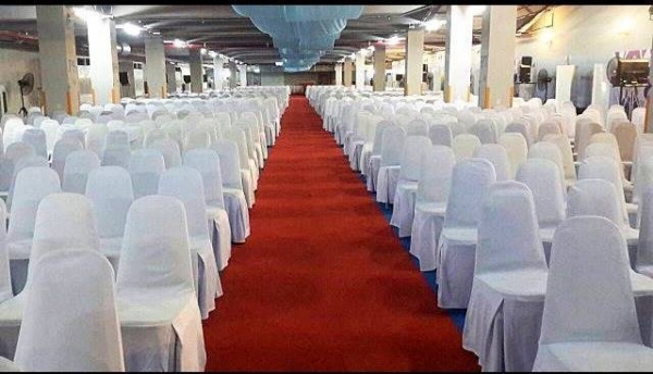 ให้เช่าเก้าอี้พลาสติกเช่าเก้าอี้บุนวมคลุมผ้าผูกโบว์เช่าผ้าคลุมเช่าโซฟาโทร 0858125157