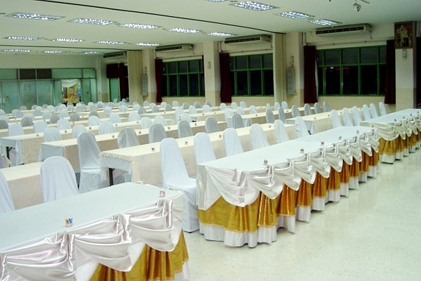 ให้เช่าโต๊ะเหลี่ยมหน้าขาวจับจีบเช่าชุดโต๊ะจีนและอุปกรณ์จัดเลี้ยงรับจับจีบโยงผ้าตกแต่งสถานที่โทร 0858125157