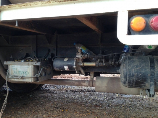 รถบรรทุก 10 ล้อ พื้นเรียบ HINO FL176 ปีจดทะเบียน 2546