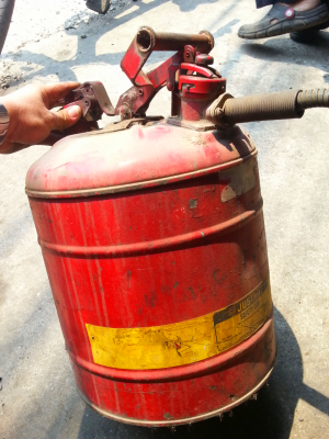 ขาย ขายถังสำหรับจัดเก็บน้ำมันสำรอง 5แกลอน