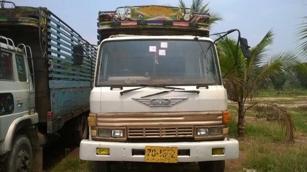 ขายรถล่อง 10 ล้อเพลาเดียว HINO KT925 เครื่อง HO7C 180 แรงม้า วางหัว F18 คัสซีสวยตลอดเส้น พวงมาลัยพาวเวอร์ ทะเบียนพร้อมโอนครับ