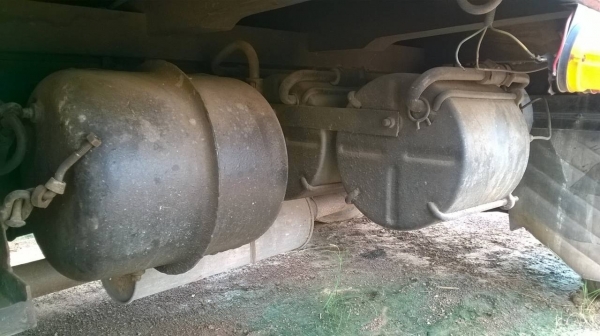 ขายรถล่อง 10 ล้อ เพลาเดียว HINO KT925 วางหัวไฮเทค เครื่อง EH700 168 แรงม้า คัสซีสวย พวงมาลัยพาวเวอร์ ทะเบียนพร้อมโอนครับ