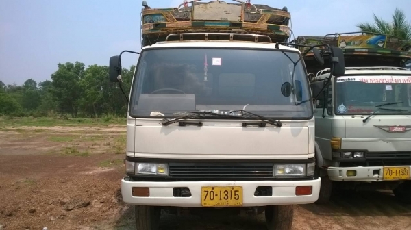 ขายรถล่อง 10 ล้อ เพลาเดียว HINO KT925 วางหัวไฮเทค เครื่อง EH700 168 แรงม้า คัสซีสวย พวงมาลัยพาวเวอร์ ทะเบียนพร้อมโอนครับ