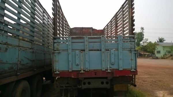 ขายรถล่อง 10 ล้อ เพลาเดียว HINO KT925 วางหัวไฮเทค เครื่อง EH700 168 แรงม้า คัสซีสวย พวงมาลัยพาวเวอร์ ทะเบียนพร้อมโอนครับ