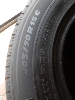 215/70R15 MICHELIN AGILIS ชุด 4 เส้น TEL.081-427-3941