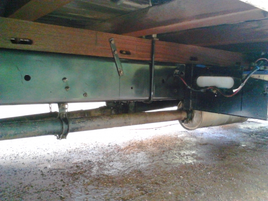 ขายรถบรรทุกหกล้อ MEGA  500   150  แรง ยาว 5.50 ม.  สภาพสวยพร้อมใช้งาน ราคา 950000  ต่อรองได้ รถห้างมือเดียว