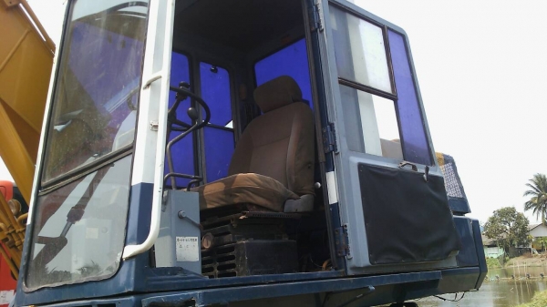 ขายด่วน รถขุด KOMATSU PW100  ล้อยาง  เก่าไทย  สภาพสวย  ราคาถูก  โทร 089-3818694 ดวงนภา  เตียวตระกูล