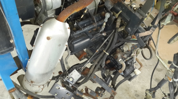 เครื่อง 2 สูบ พร้อมช่วงล่างรถเกี่ยวรหัา รหัส K - 8 เครื่อง 2 สูบ พร้อมช่วงล่างรถเกี่ยวรหัา รหัส K - 8