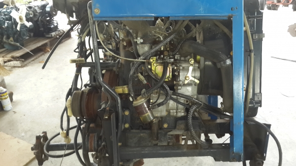 เครื่อง 2 สูบ พร้อมช่วงล่างรถเกี่ยวรหัา รหัส K - 8 เครื่อง 2 สูบ พร้อมช่วงล่างรถเกี่ยวรหัา รหัส K - 8