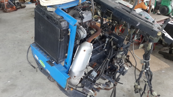 เครื่อง 2 สูบ พร้อมช่วงล่างรถเกี่ยวรหัา รหัส K - 8 เครื่อง 2 สูบ พร้อมช่วงล่างรถเกี่ยวรหัา รหัส K - 8