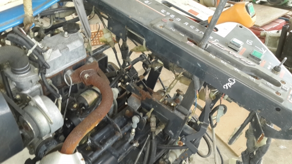 เครื่อง 2 สูบ พร้อมช่วงล่างรถเกี่ยวรหัา รหัส K - 8 เครื่อง 2 สูบ พร้อมช่วงล่างรถเกี่ยวรหัา รหัส K - 8