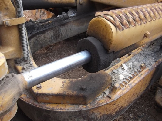 รถดันดิน D4H#9GJ0**** 1996y　2373Hr Tel : 098-858-5524 สามภพ ครับ