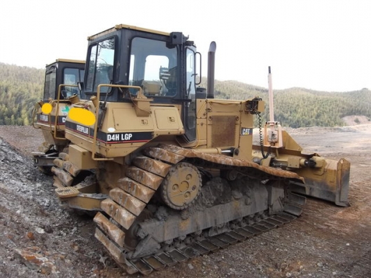 รถดันดิน D4H#9GJ0**** 1996y　2373Hr Tel : 098-858-5524 สามภพ ครับ